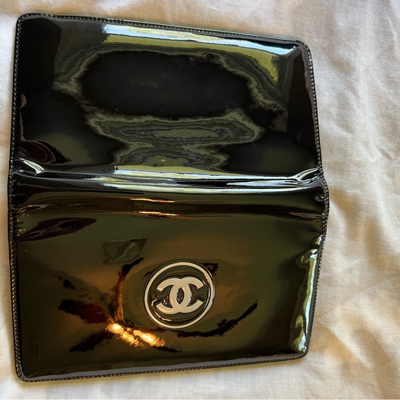 CHANEL 100% Authentic Black Patent Leather Wallet.  Like New. - Picture 5 of 13